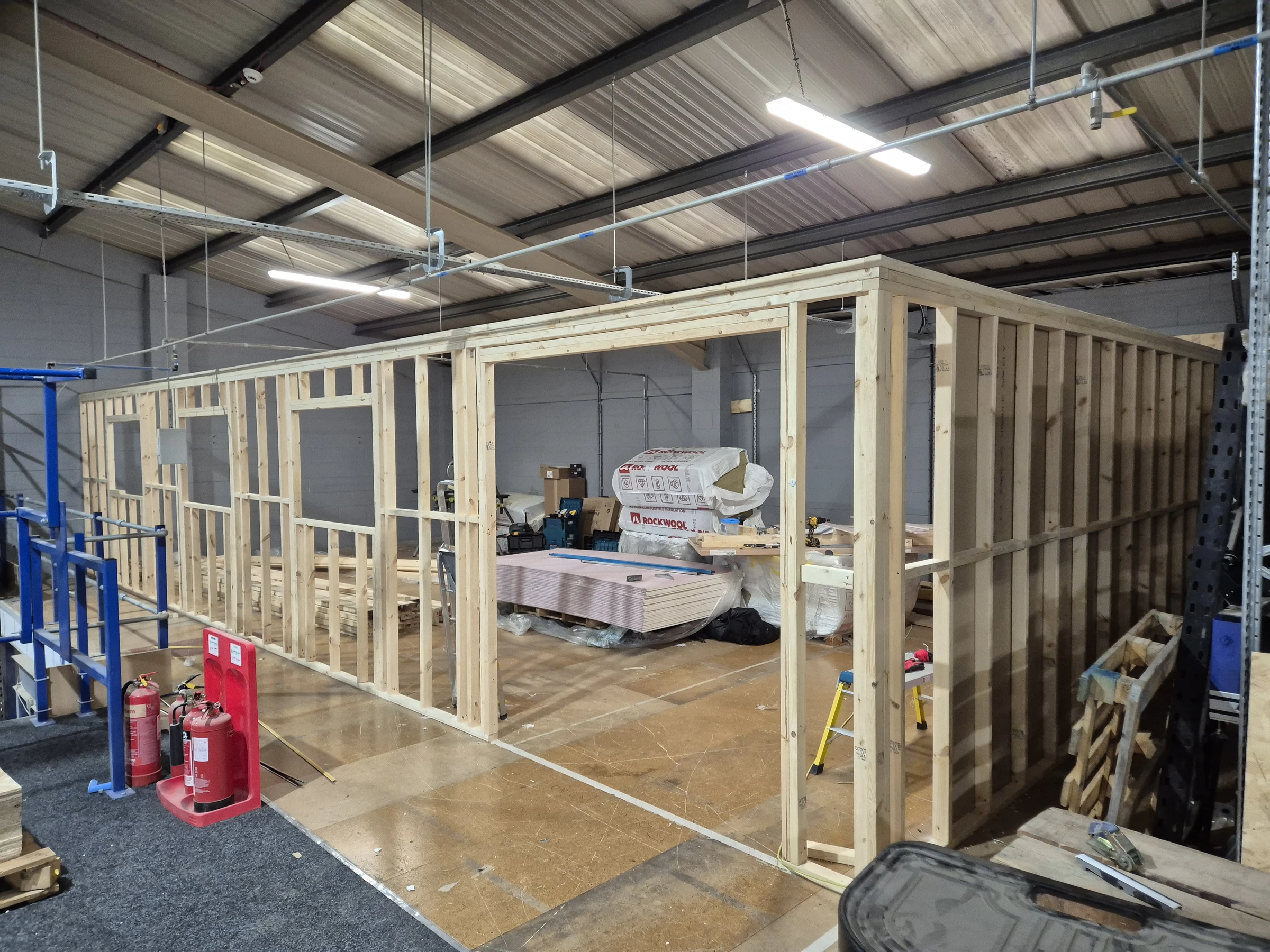 Canteen wall structure